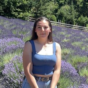 Meet your Posher, Adriana